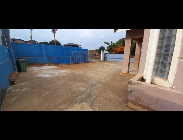 9 BEDROOM HOUSE FOR SALE IN ISIPINGO RAIL